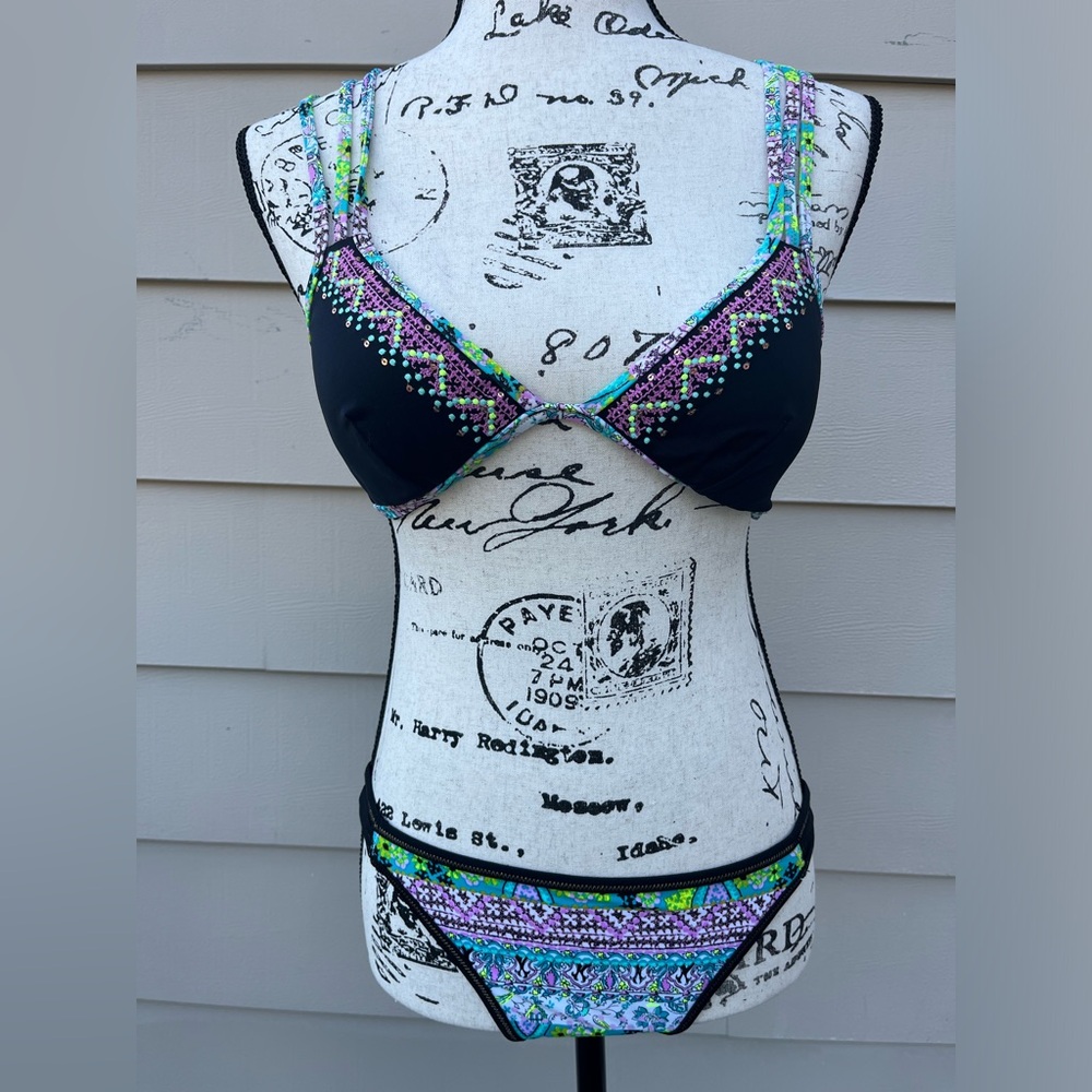 Gorgeous Victoria’s Secret bathing suit bikini set M/L